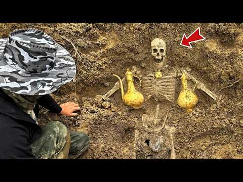 Treasure Hunt With Metal Detector! We Found a King's Tomb Full Of Treasures❗️