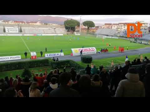 Pistoiese - Carrarese, l'esultanza al gol di Sottini