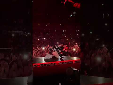 Billie Eilish Arching