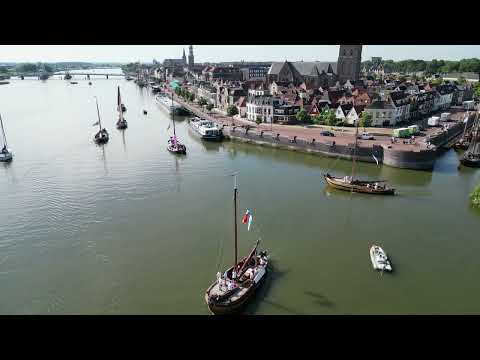 Historical sailing ships, Botters at the river