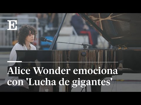 Alice Wonder interpreta "Lucha de gigantes" en el homenaje a las víctimas del covid-19 | EL PAÍS