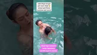 Download lagu SITI BADRIAH IS ACCOMPANYING XARENA SWIMMING #celebritynews #sitibadriah #xarena #entertainment mp3