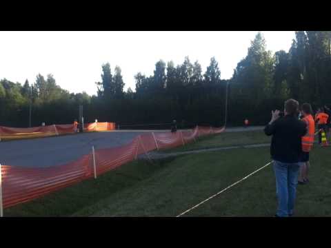 Pyörällä temppuilua Hotelli päiväkummussa