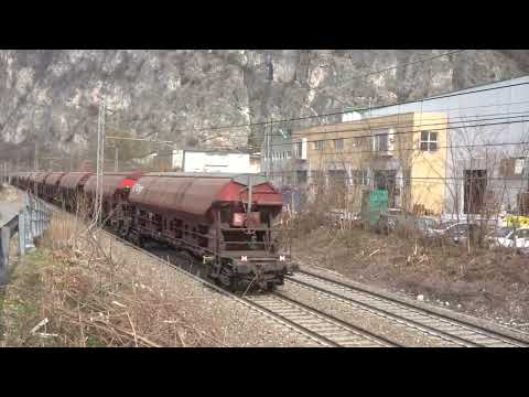 Un bel mercione con carri tramoggia a traino