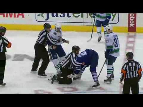 20100130 Vancouver Canucks - Toronto Maple Leafs 5-3 The Sedins dominating again!!!