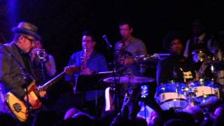 Elvis Costello & The Roots "(I Don't Want to go to) Chelsea" 09-16-13 Brooklyn Bowl, Brooklyn NY