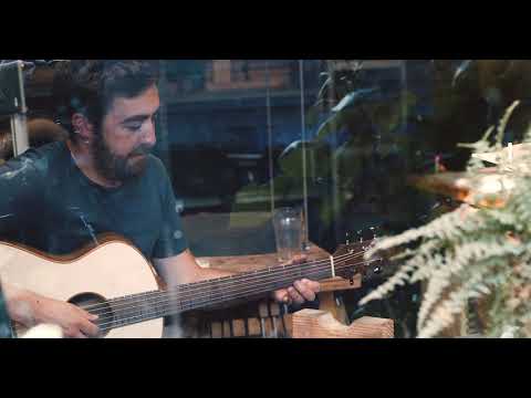 Luthier - A snapshot of life in the workshop with Swannell Guitars