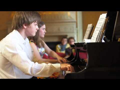 Polina Rendak & Mikhail Dubov Jr. at the "Les Amateurs Virtuoses!" piano festival in Paris