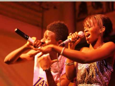 Bobby Dogg El Flaco&K-B-Chica Abusadora.wmv