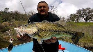 preview picture of video 'FIRST TIME FISHING #SANTAMARGARITA LAKE THROWING #SPINNERBAIT AND #SQUAREBILL #GOPRO MARCH 2019'