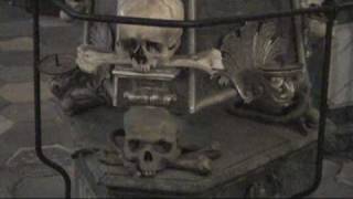 preview picture of video 'Ossuario de Kutna-Hora, Republica Tcheca (Igreja de Ossos)'