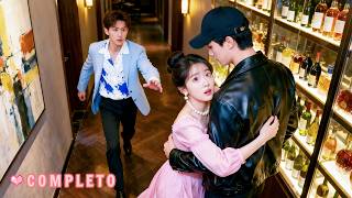 💌La chica intentando escapar del acoso de su ex,se escondió en los brazos del CEO.¡Él abrazó fuerte!