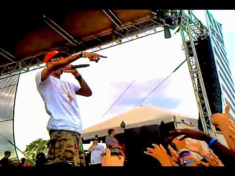 BEST FOOTAGE OF WIZ KHALIFA AT SOUNDSET 2010 PART  1