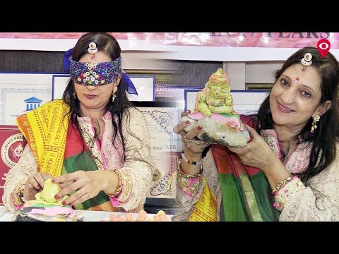 डोळ्याला पट्टी बांधून साकारल्या 3 लाखांहून अधिक मूर्ती!