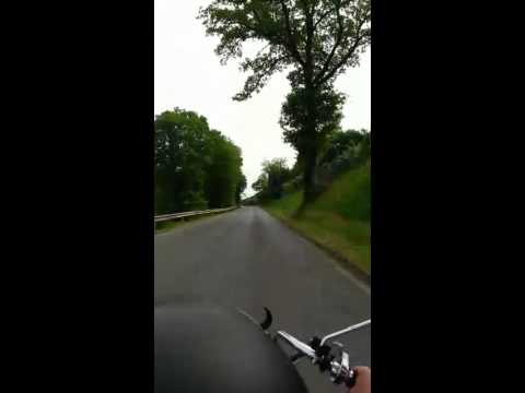 Serpentine auf dem Weg zum Triketreffen