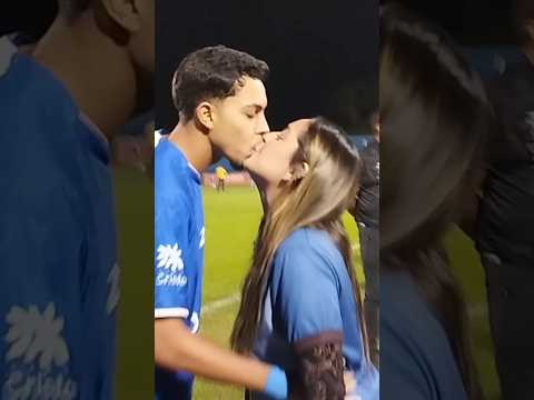 Maria Clara ❤️ Vini Hora | Beijo de amor em Goiatuba 💙