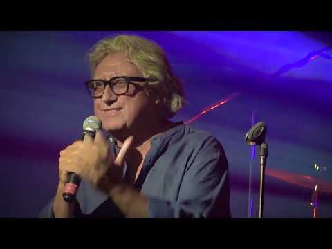 Marcello Romeo al pianoforte durante un concerto