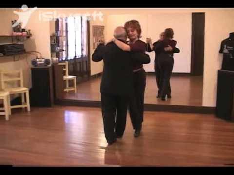 Pedro Sanchez y Cherie Magnus bailan un vals