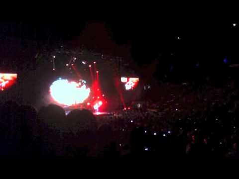 Phillip Phillips - Volcano (ft. Jessica Sanchez) Toronto, Canada