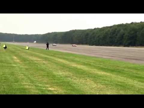 LaFerrari VS Bugatti Veyron Drag Race - VMAX 200 - 200+ mph