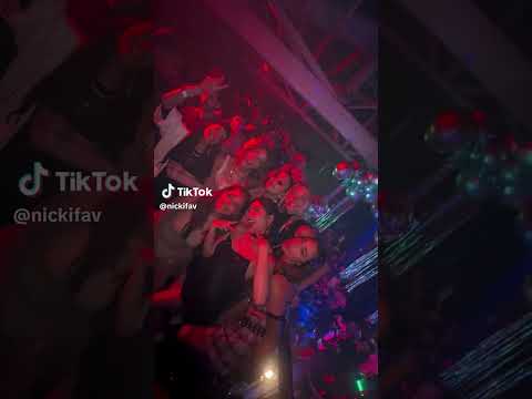 Nicole Favre junto a Olivia Rodrigo en #LaGen23 CDMX