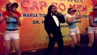 Download lagu AGENG KIWI CINTA TAK HARUS MEMILIKI LIVE CIREBON CAP GO MEH WITH BAPAK AGUNG LAKSONO mp3