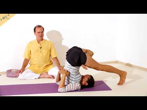 Pflug im halben Lotus - Yoga Asana Lexikon