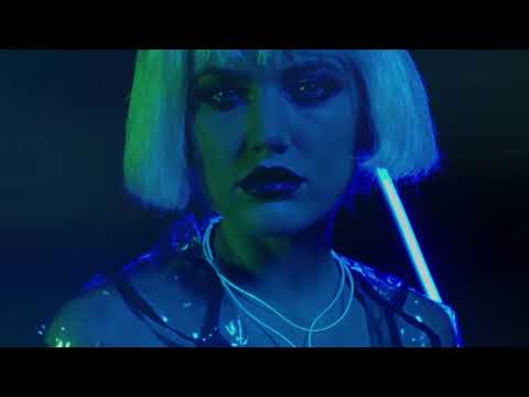 Sandor Gavin - She's a Professional [official video]