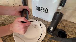 Review of the CIRCLE JOY Rechargeable Electric Salt and Pepper Grinder Set with Charging Base