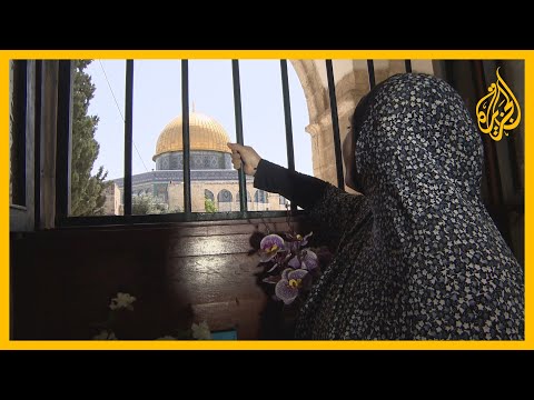 عشرات الفلسطينيين يؤدون صلاة الجمعة الأخيرة من رمضان على أعتاب المسجد الأقصى 🇵🇸