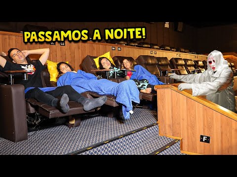 PASSAMOS A NOITE EM UM CINEMA PROFISSIONAL! - ÉPICO