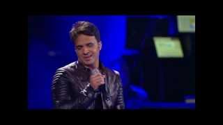 Festival de Viña 2012, Luis Fonsi, Aunque estes con él