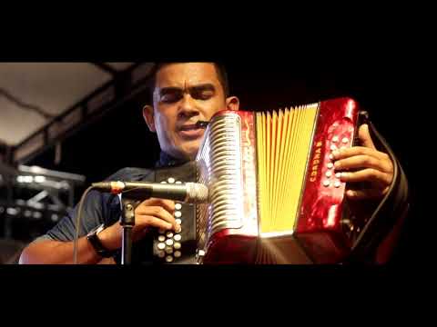 Churo Diaz, Elias Mendoza -  Te Escachaste (En Vivo)