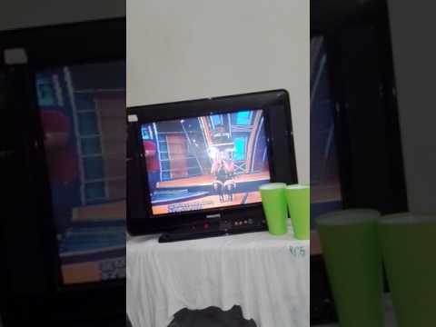 Mirka cantando en bale por tres