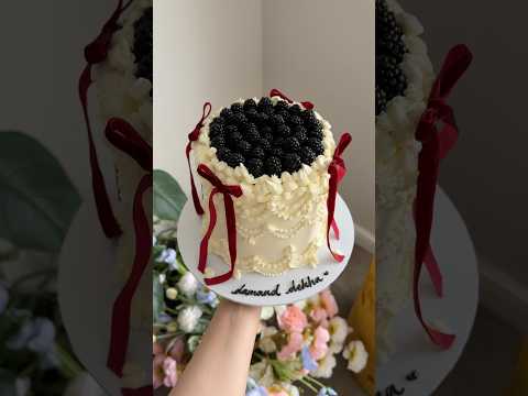 Decorate the last ever cake of 2025 with me🥹🤍🍓🌹✨