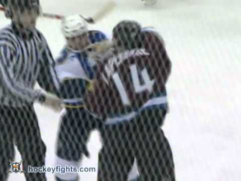 Dallas Drake vs Ian Laperriere