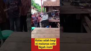 Download lagu detik detik penyanyi dangdut jatuh daru panggung, bikin semua panik mp3