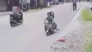 Download lagu Status WA ninja vs Vespa mp3