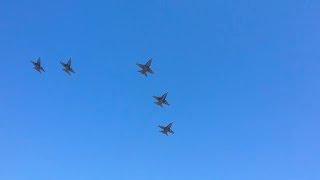 preview picture of video 'Überflug einer F/A-18 «Hornet»-Staffel der Schweizer Luftwaffe'