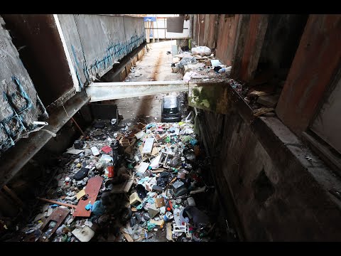 Scampia, reportage nelle altre due Vele tra ponti arruginiti e cavi a vista i timori