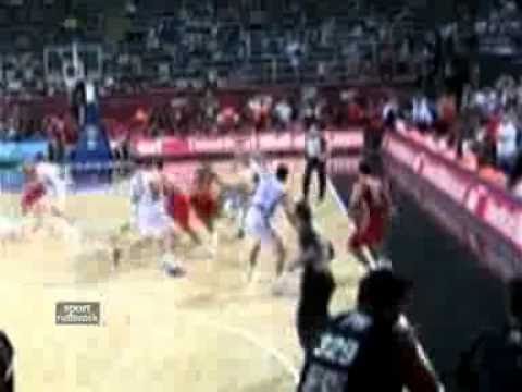 SPORTNETWORK in TURKEY: BIG STEAL in Istanbul, Turkey - Serbia 83:82