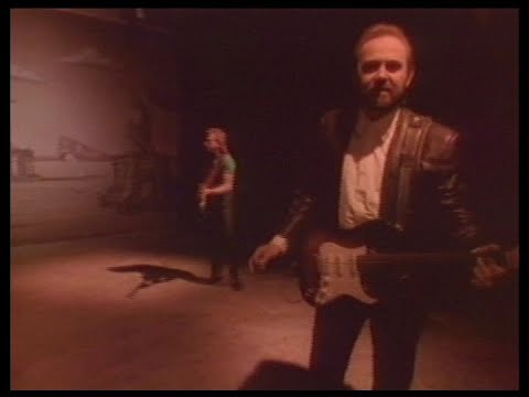 Exile - I Can't Get Close Enough. © Epic Records/Nashville/CBS/SME.