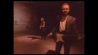 Exile - I Can&#39;t Get Close Enough. © Epic Records/Nashville/CBS/SME.