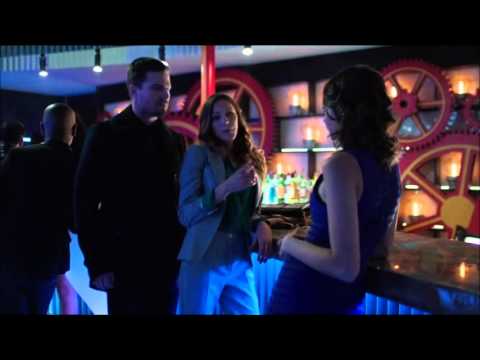 Arrow 2x12 "Tremors" Laurel got drunk + Felicity and Laurel meet again..