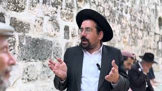 ראש חודש אב וחשיבותו למקדש | הרב אליהו ובר (ישיבת הר הבית) - התמונה מוצגת ישירות מתוך אתר האינטרנט יוטיוב. זכויות היוצרים בתמונה שייכות ליוצרה. קישור קרדיט למקור התוכן נמצא בתוך דף הסרטון