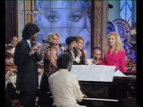 Mia Martini in Maledetta Primavera con Loretta Goggi Spagna Barbara Cola e Andrea Bocelli al flauto