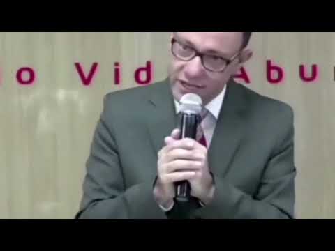 Testemunho emocionante difícil  conter as lágrimas.