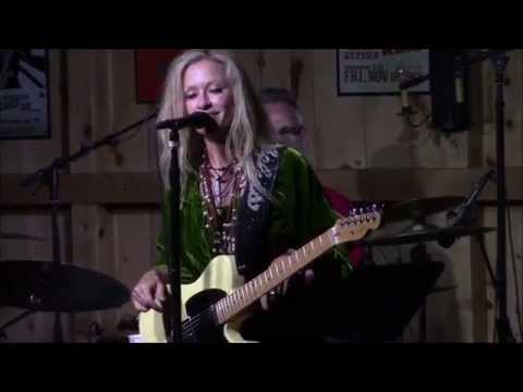 "Gotta Get Back"  Shelby Lynne @ Daryl's House 5/9/15