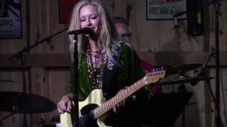 "Gotta Get Back"  Shelby Lynne @ Daryl's House 5/9/15