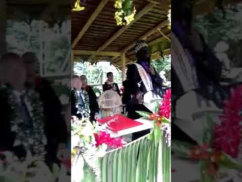 HM King David Upeii II meets with Chinese investors.